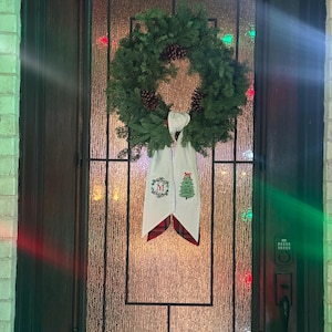Personalized Christmas Bow Tree Embroidered Wreath Sash – Custom Monogram Linen Door Decor photo review