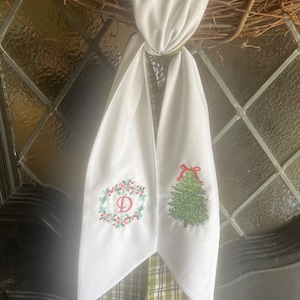 Personalized Christmas Bow Tree Embroidered Wreath Sash – Custom Monogram Linen Door Decor photo review