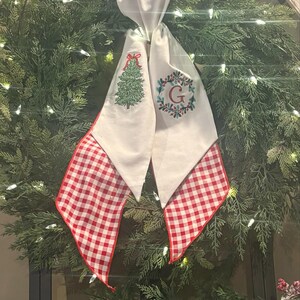 Personalized Christmas Bow Tree Embroidered Wreath Sash – Custom Monogram Linen Door Decor photo review