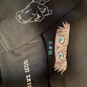 Gojo Satoru - Embroidered Jujutsu Kaisen Sweatshirt Limitless Cursed Technique Design photo review