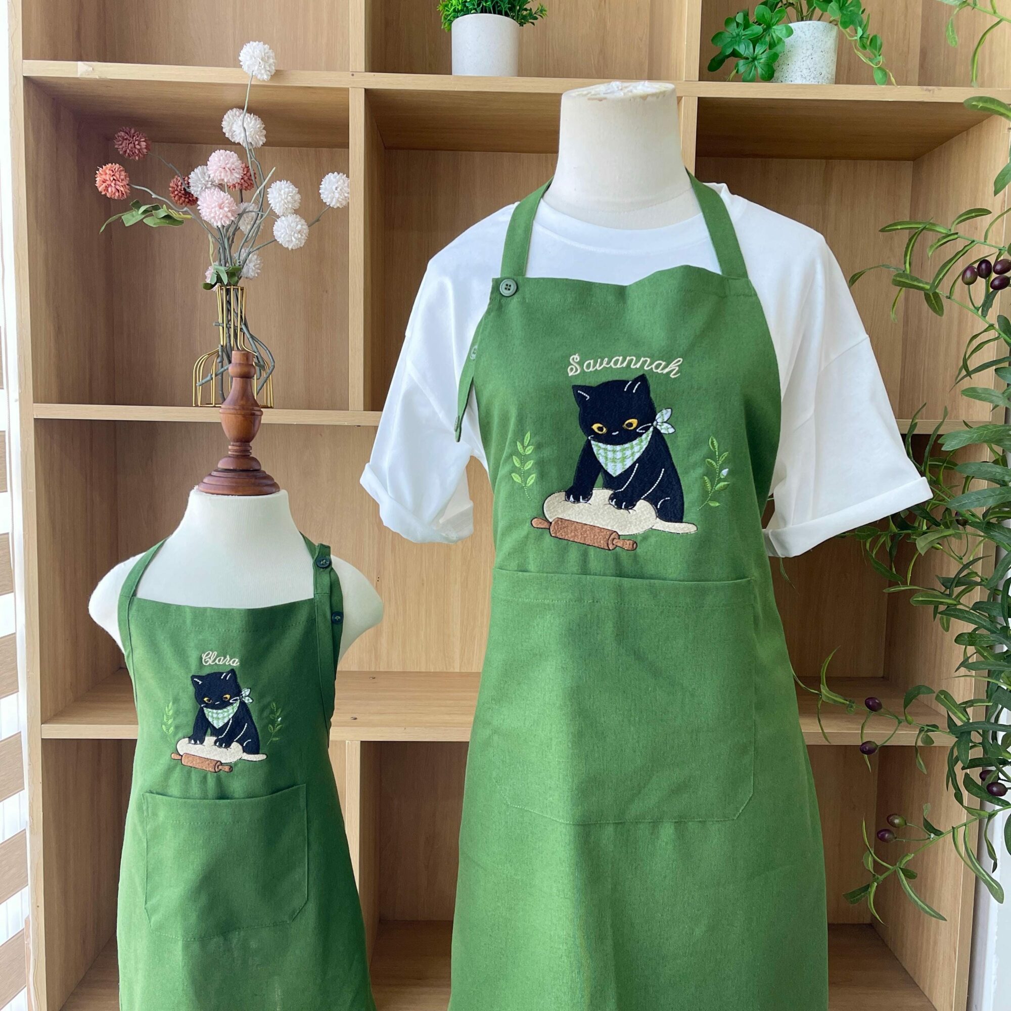 Cute Black Cat Chef Embroidered Linen Apron – Custom Name Kids Baking Gift