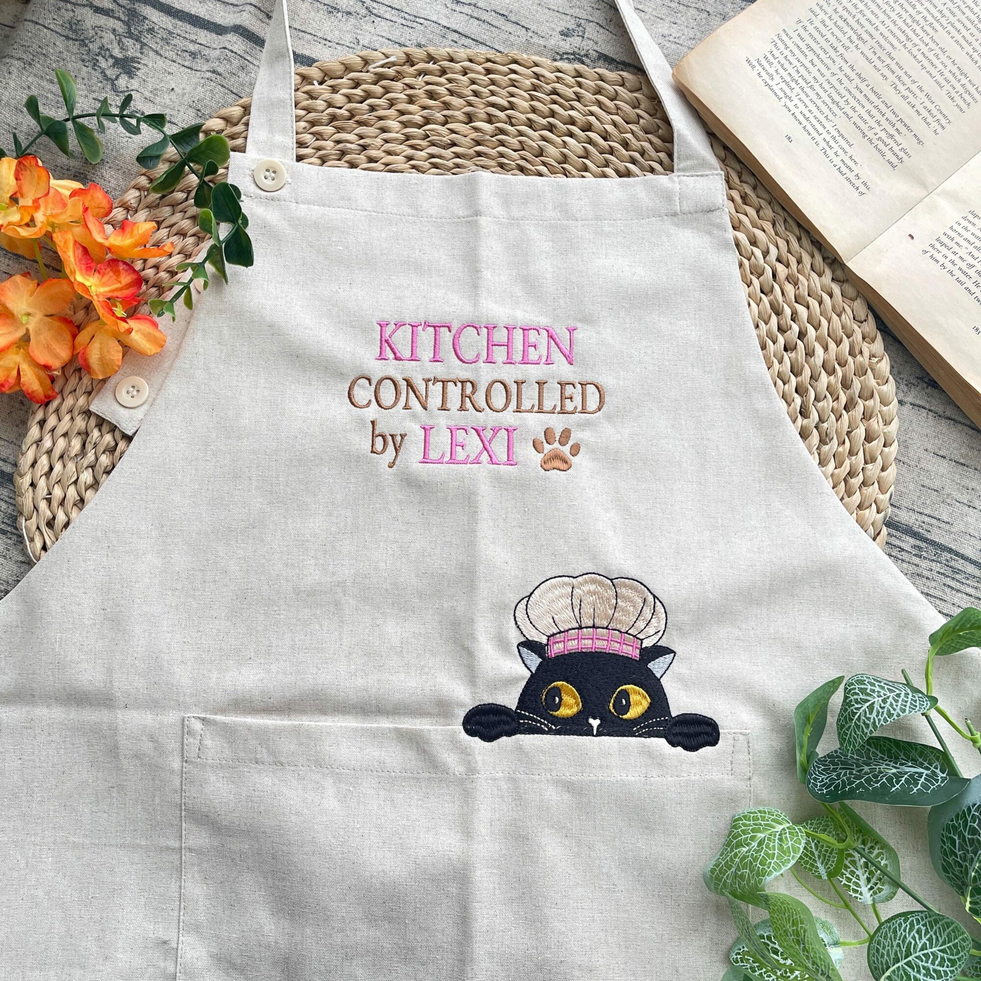 Peeking Cat Embroidered Linen Apron – Custom Name Chef Mom Gift