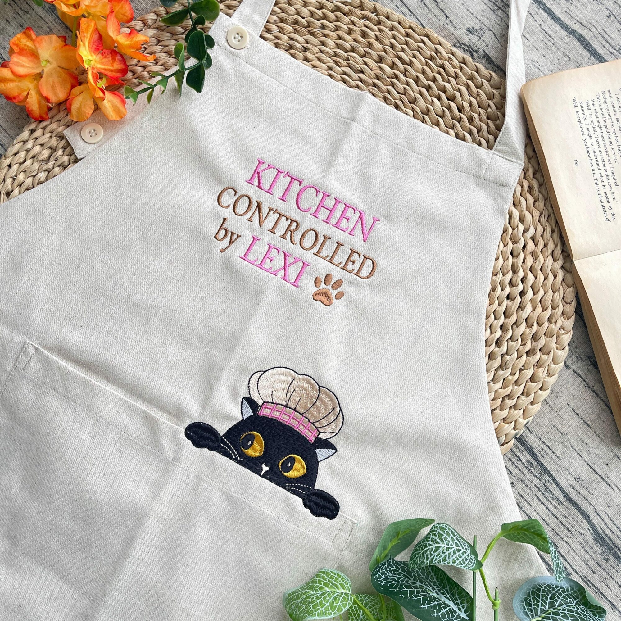 Peeking Cat Embroidered Linen Apron – Custom Name Chef Mom Gift